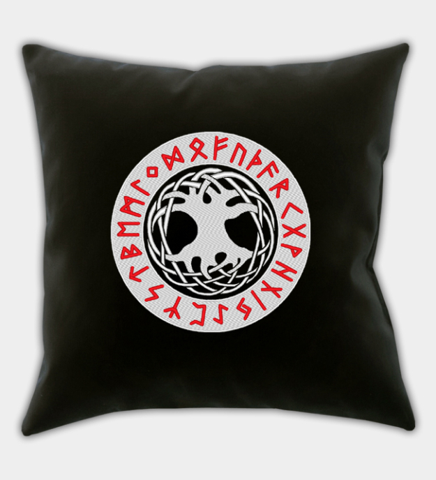 Yggdrasil brodert putetrekk